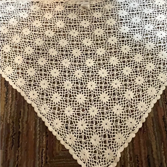 BALLINGER GOLD Vtg Handmade Ivory cotton Crochet 42”x60”Triangle Shawl wrap - Picture 3 of 9